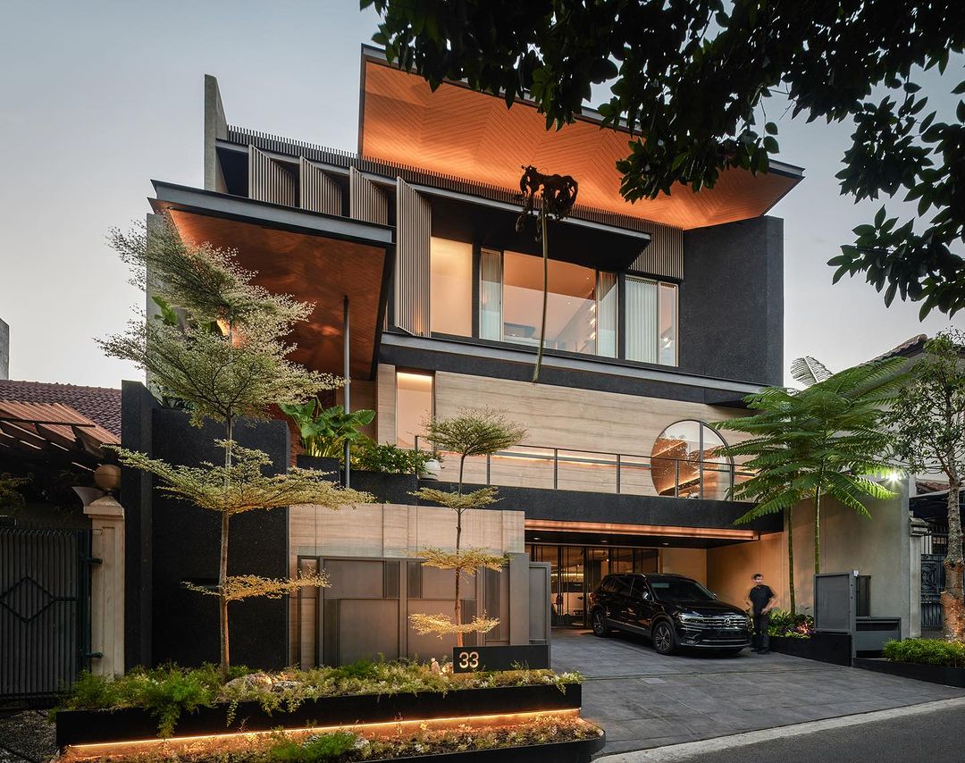 Modern house architecture design in Bhopal by AMR BuildTech – space optimization